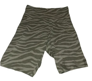 Pantaloncini corti Secret Treasures Medium (8-10) a righe zebrate verdi e grigie - Foto 1 di 6
