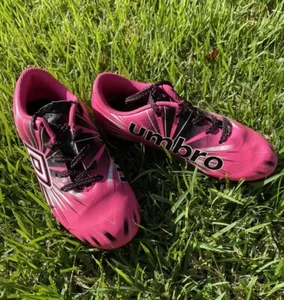 Umbro Girl’s Soccer Cleats PACKAGE CLEAT 17 Kid’s Shoes Size 13K Pink Lace-up. - Picture 1 of 10