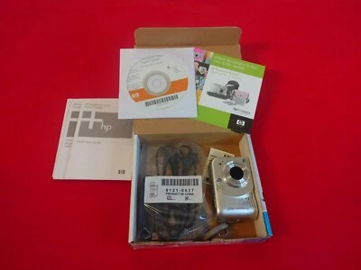 Cámara digital HP Photosmart M527 zoom óptico 3x 6,0 megapíxeles plateada Foto 1 de 4