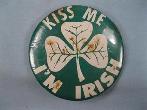 Kiss Me Im Irish Pinback Button Pin Green & White Three Leaf Clover (O) AS IS - Picture 1 of 2