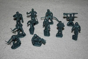 11x Marx Original Mettalic Airfield Crew Men Plastic Unpainted Figure dec19 #K11 - Picture 1 of 3