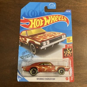 Hot Wheels ‘69 Dodge Charger 500 Red w/ White Flames 2018 HW Flames 8/10 NIP - Picture 1 of 2