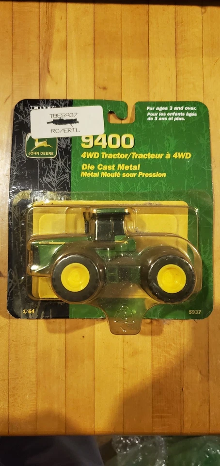 ERTL 1/64 约翰迪尔 9400 4WD 拖拉机带三件老式 90 年代压铸 #5937 — 第 1/1 张图片