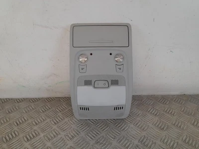 Luz interior cortesía AUDI A4 MK4 B8 2008-2015 8T0947135BE Foto 1 de 4