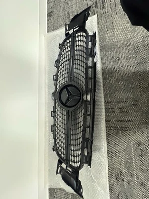 2016 Mercedes Benz C300 Front Grill - Image 1 of 3