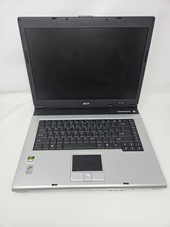 Acer Aspire 3000 Laptop *Parts or Repair* - Image 1 of 4