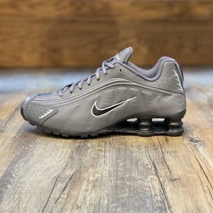 nike shox r4 black and yellow