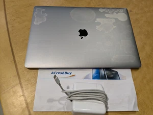 Apple MacBook Pro 15,1 15" 2.2 GHz 6 Core i7 16GB Ram 500GB SSD 555X GPU 2018 - Picture 1 of 9