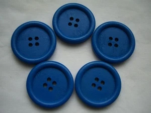 BRIGHT BLUE MATT FINISH WOODEN  4 HOLE  COAT/ JACKET  BUTTONS  x 5  FREE P&P - Picture 1 of 3