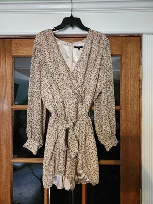 Mameluco Express Nuevo con Etiquetas Talla XL Rosa Estampado Animal Satinado Forrado con Cinturón Elegante Elegante Foto 1 de 4