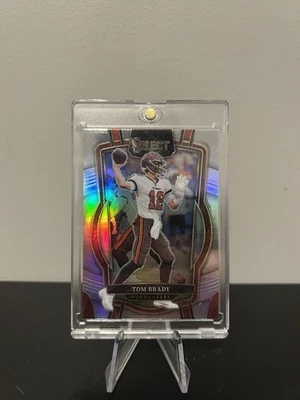 2022 Select Football Tom Brady Club Level Silver Prizm #207 Buccaneers Patriots - Image 1 of 2