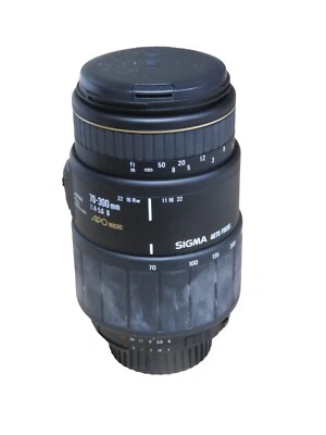 SIGMA 70-300mm 1:4-5.6 Apo MACRO CAMERA LENS WITH CAP - For Nikon - Image 1 of 4