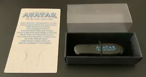 Kit de prensa digital Avatar Flash Drive con caja de arte, capturas de pantalla y tarjeta de flor silvestre - Imagen 1 de 13