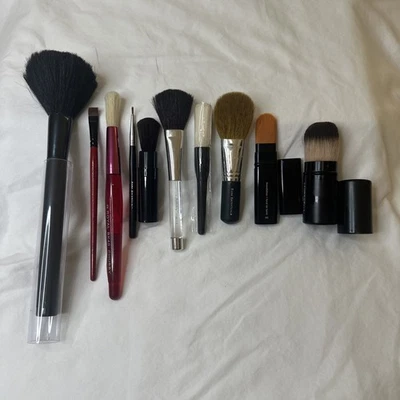 Lote Mixto de 10 Pinceles de Maquillaje, Laura Geller, Smashbox, Bare Escentuals, Etc. Foto 1 de 4