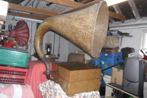A good EMG Working Gramophone PhonographWith 2 spring soundbox - Picture 1 of 7
