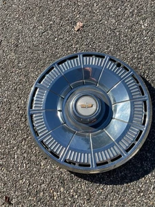 One genuine 1980 to 1985 Chevy Caprice 15 inch hubcap wheel cover - Picture 1 of 24