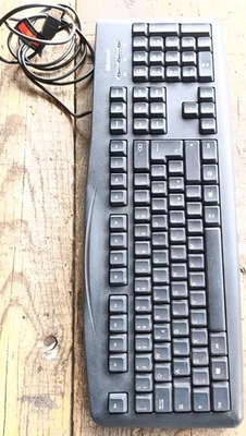 Tastiera Per PC Con Cavo USB Microsoft - Immagine 1 di 2