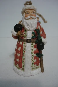 Harz 4" Weihnachtsmann im Schachbrettmantel mit Spielzeugbeutel Urlaub Weihnachtsschmuck - Bild 1 von 18