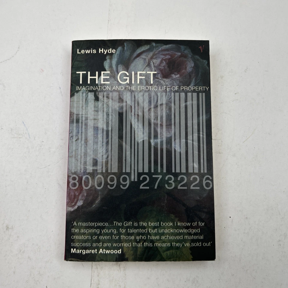 The Gift: Imagination and the Erotic Life of Property By Lewis  paperback 1999 Foto 1 de 4
