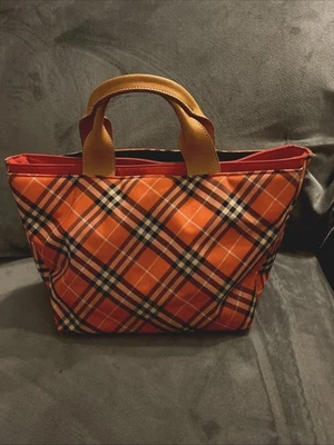 Bolso de Mano Burberry Etiqueta Azul Patrón a Cuadros Nova Check Forma de Barco de Japón Foto 1 de 4