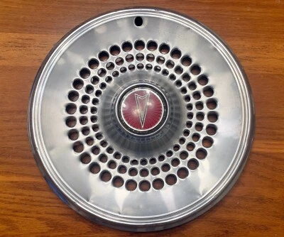 Pontiac Firebird 1977-78, Gran Premio 1977, tapacubos Lemans 102 agujeros tipo 15" Foto 1 de 4