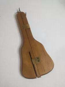 VINTAGE PRIMITIVE LATCH HOOK TOOL FOR RUG MAKING - Picture 1 of 3