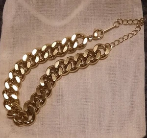 Gold plated jewelry with safety chain - Picture 1 of 5