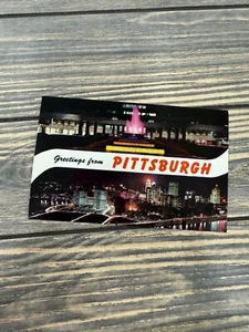 Vintage Postkarte "Grüße aus Pittsburgh" mit Nachtlandschaften der Stadt - Bild 1 von 2