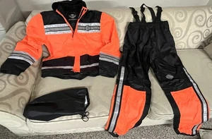 Harley Davidson Men Large Fits XL High Visibility Rain Suit Jacket Bib Pants NEW - Picture 1 of 12