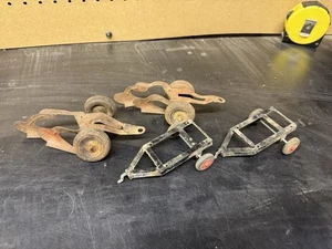 LOTE DE REMOLQUE DE ARADO IMPLEMENTO DE JUGUETE DE GRANJA DE METAL DE COLECCIÓN ESTAÑO Y FUNDICIÓN A PRESIÓN MARX? - Imagen 1 de 8