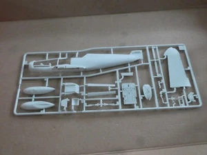 KIT REVELL 1/32 Messerschmitt Bf 109G-6 (tarde & Early) 04665 b sprue body mitad - Imagen 1 de 6