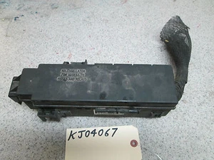 02 JEEP LIBERTY UNDERHOOD FUSE BOX RELAY CENTER w/pigtails - Picture 1 of 4