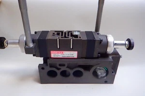 Numatics 152RC115J016W00 Regulator - Picture 1 of 3