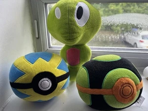 Pokémon Treecko Plush & Poké Balls Bundle - Picture 1 of 8