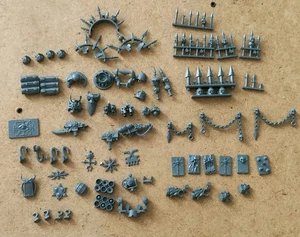 Warhammer 40K Chaos Rhino Tank Spikey & Icon Bits - Picture 1 of 3