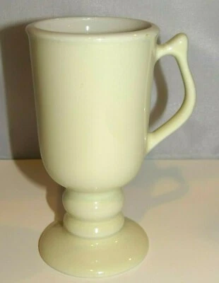 Taza con pedestal de café irlandés Hall Pottery marfil blanco 1272 Foto 1 de 4