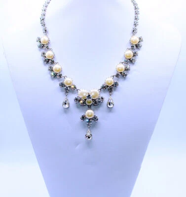 Collar de perlas de imitación de diamantes de imitación "Ann Taylor" tono plateado Sh GRATIS Foto 1 de 4