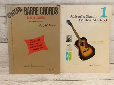 Lote de 2 libros de colección de la enciclopedia de acordes y acordes básicos de guitarra de Alfred's Foto 1 de 4