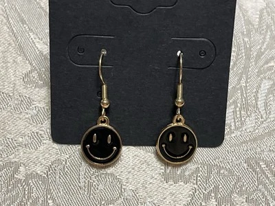 Pendientes colgantes dorados de doble cara cara feliz cara sonriente festival bohemio Foto 1 de 2