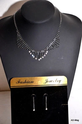 Parure Bijoux Fantaisie - Collier + Boucle d'Oreilles - argenté + strass NEUF 07 - Photo 1/4