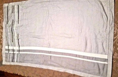 Falsa bordada gris Anthropologie King nueva con etiquetas Foto 1 de 4