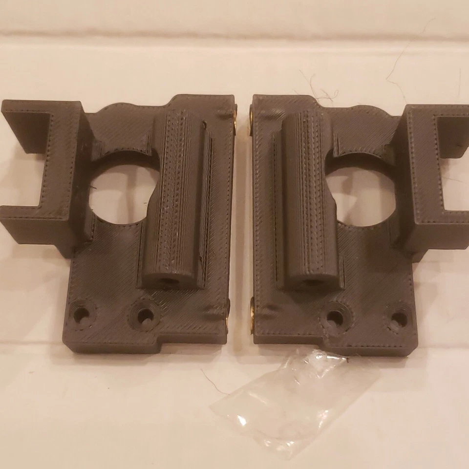 MANTUA MODEL DEVIL1/8 Scale Off Road Special Left & Right Bearing Support #22621 - Image 1 of 4