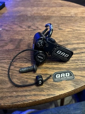 Reposaflechas de aluminio Quality Archery Designs UMXBK-R para mano derecha - negro Foto 1 de 2