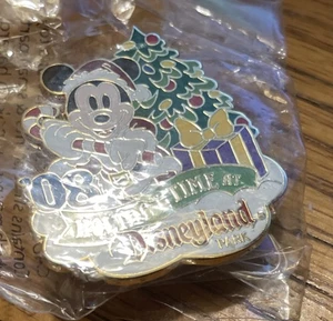 Disney Pin Holiday Time at Disneyland Tour Pin 2008 Pin Neu (2) - Bild 1 von 2