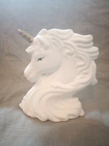 Statuina testa di unicorno in ceramica bianca - Foto 1 di 5