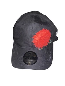 Gorra Yohji Yamamoto New Era Motivo Dalia - Negra/Roja - Imagen 1 de 4