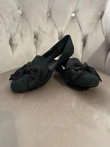 Vera Wang Womens 8 Flats Slip On Shoes Green Suede Bow Tie Ballet Comfort - Picture 1 of 7
