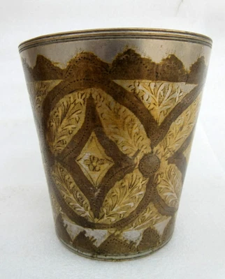 Antigua olla de vidrio de cocina Lassi islámica grabada de latón del norte de la India Foto 1 de 4