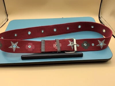 "LINDO CINTURÓN PALMEADO ROJO CON ESTRELLAS Y DETALLES FLORALES MEDIDAS 38"" AJUSTABLE" Foto 1 de 4