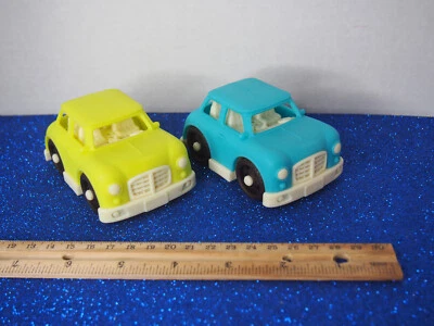 2 carros de brinquedo de plástico - Imagem 1 de 3